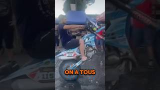 Un mec complètement fou se jette dans la piscine avec sa moto [upl. by Eleets]