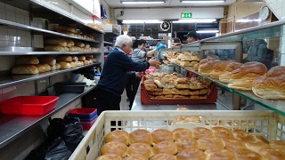 Master Bakers making 100s of bagels at World Famous 24 hour bakery quotBeigel Bakequot Brick Lane London [upl. by Faro958]