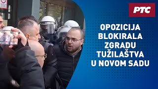 Opozicija blokirala zgradu Tužilaštva u Novom Sadu interveniše policija [upl. by Adnuhs]