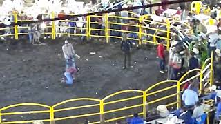 qué monta espetacular en jaripeo en coeneo de la libertad 🗽 [upl. by Iggep]