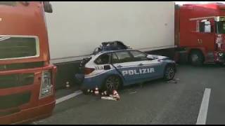 Incidente CataniaMessina morto un poliziotto [upl. by Sairahcaz]