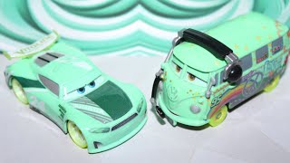 Mattel Disney Cars Glow Racers Fillmore amp Chase Racelott Vitoline Piston Cup NextGen Glow in Dark [upl. by Ruprecht]