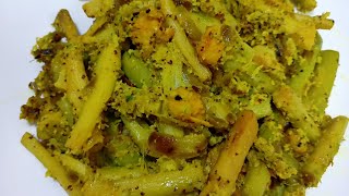 Chingri Kochur Loti Traditional Bengali Recipe Chingri Mach Diye Kochur Loti Apner Rannaghor [upl. by Ansaev]