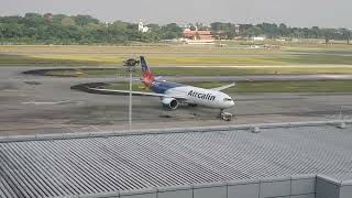 Planespotting from the Crowne Plaza Changi Airport October 19 2023 [upl. by Evad95]