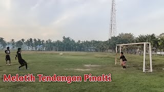 Melatih Tendangan Pinalti  Latihan Sepak bola [upl. by Laira53]