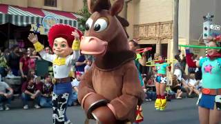 Pixar Pals Countdown to Fun parade  Disneys Hollywood Studios [upl. by Garold216]