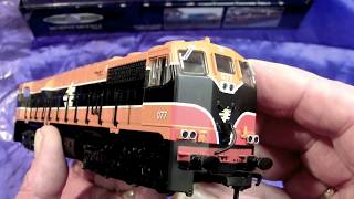 Opening Running The Beautiful Murphy Models Irish Loco Class 071 amp Matching Coaches Hornby Triang [upl. by Tengler]