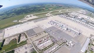 Überflug Fughafen München mit einer Breezer 600 DEBRZ [upl. by Ibocaj499]