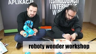 Dwóch dorosłych facetów siedzi i wypakowuje robociki Wonder Workshop [upl. by Maren908]