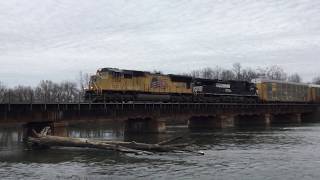 UP 3784 SD70M leads a Northbound mixed manifest over the Kankakee Momence IL 121717 [upl. by Kant48]