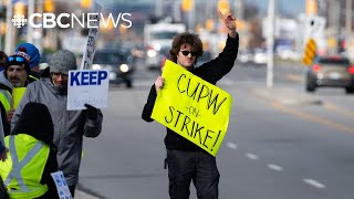 Service Canada holding 85000 passports as Canada Post strike continues [upl. by Akemat]