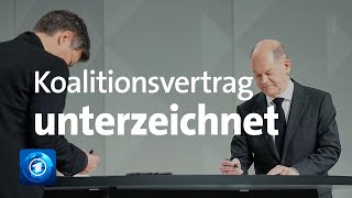 AmpelParteien unterzeichnen Koalitionsvertrag [upl. by Ennovyhs258]