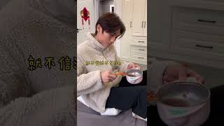 小肉橙不吃飯怎麼辦？爸爸直接困住她餵飯，還是爸爸有辦法！ funny搞笑萌娃 [upl. by Nicholle817]