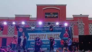 Vilen ek raat live show at ramjas college north campus [upl. by Refinaj]