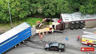 ACCIDENT AS LORRY OVERTURNED ON ROUNDABOUT WITH LIVESTOCK AT STUSTON A143 6 PIGS DEAD [upl. by Brena]