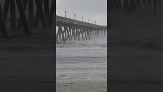 Strong winds in North Carolina pushes trash bin along the shoreline [upl. by Lipps855]