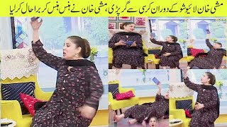 Actor Mishi Khan fell down on her live show  Mishi khan live show k doran gir parin [upl. by Depoliti]