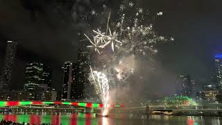 Brisbane fireworks 2024 Australias best fireworks at the New Year Eve in South Bank [upl. by Ylellan]