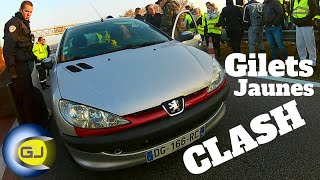 Gilets jaunes clash  2 jeunes casseurs défoncent portière et vitre voiture ManteslaJolie Acte 1 [upl. by Abigale]