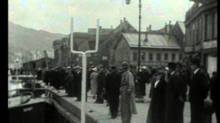 Kristiansund i 1930 viser det yrende livet på kaia og havna [upl. by Toney]