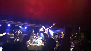 New Found Glory ‘Dressed to Kill’ live at Reading Festival 2015 [upl. by Latona893]