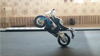 Maisto BMW S1000RR 112 Scale Model wheelies [upl. by Higley]