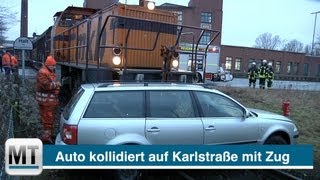 Auto kollidiert mit Zug [upl. by Aivatra872]