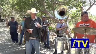 Padre Pistolas cantando en su huerta de Tarimoro [upl. by Asoj17]