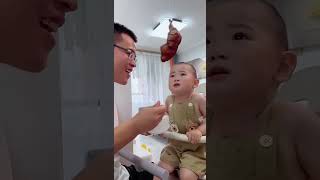 宝宝不吃饭，爸爸拿出鸡腿，还得是他！cute baby funny comedy [upl. by Ahpla421]