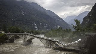 Tote bei Unwettern in der Schweiz und in Italien  und es regnet weiter [upl. by Arreyt]