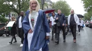 Francia farmacisti in sciopero manifestano a Parigi [upl. by Teleya]