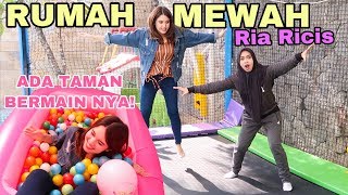 MAIN TRAMPOLIN  MANDI BOLA DI RUMAH RIA RICIS  House Tour Part 1 [upl. by Marlee]