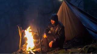 Build tent Shelters and Winter camping in a snowstorm [upl. by Reyaht]