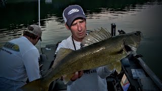 Board Fishing Walleye – Fishing Edge TV [upl. by Brelje815]