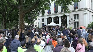 Viol de Courbevoie rassemblement en soutien Ã la jeune victime  AFP [upl. by Dnalyk478]