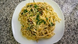 Espaguetis con anchoas  Receta de pasta fácil y deliciosa [upl. by Aikas]