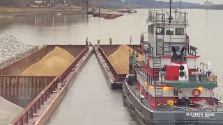 Building Tow Towboat Loosing Power Flanking And Tunica [upl. by Marga]