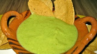 Como preparar Salsa Verde  Receta Mexicana [upl. by Nosnev]