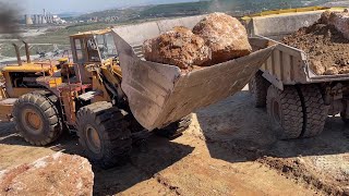 Old But Strong Caterpillar 992B Wheel Loader Loading Huge Rocks On Dumpers  Ektor Epe [upl. by Reeve]