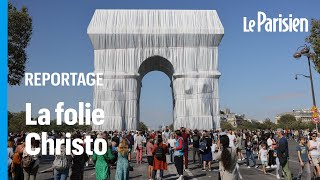 «Exceptionnel» et «émouvant»  l’Arc de Triomphe empaqueté de Christo séduit les foules [upl. by Qulllon763]