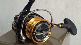 unboxing reel galatama  daiwa revros ss lt 3000 cxh  elegan dan ringan daiwa fishing lukmann [upl. by Giselle839]