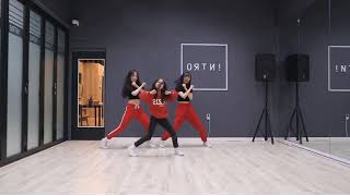 sweet but psycho mirrored choreo [upl. by Polik]