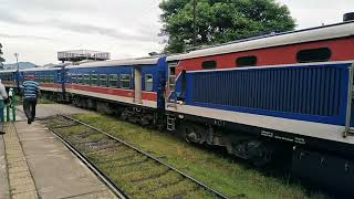 Badulla to colombo experience train in sri lanka in bandarawela railway station [upl. by Geno376]