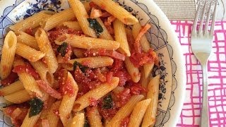 Penne allArrabbiata con Salsa Picante de Tomate Bacon y Hojas de Albahaca [upl. by Ahsakat]