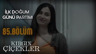 Meral’den arkadaşlarına hediyeler  Kırgın Çiçekler 85Bölüm [upl. by Eirrak]