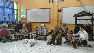 Degung Kawih Angin Priangan  Guru Sekolah Dasar  musiktradisional musiksunda degungsunda [upl. by Voletta959]