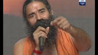 Yog Sammelan Baba Ramdev reveals how to keep throat free of cold cough and becoming hoarse [upl. by Nozicka790]