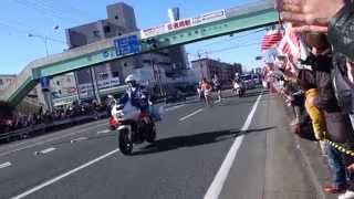 箱根駅伝２０１５ 復路 藤沢市辻堂 高砂歩道橋付近 ２０位・２１位通過 201513 Hakone Ekiden Tsujido Japan [upl. by Anej800]