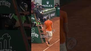 Scène lunaire  Hurkacz demande un changement d’arbitre en plein match 😳 tennis rolandgarros [upl. by Llenrahs]