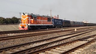 【China Railway】Switcher Locomotive DF7C 5372 depart at Maanshan Railway station调机5372出站 [upl. by Anierdna]